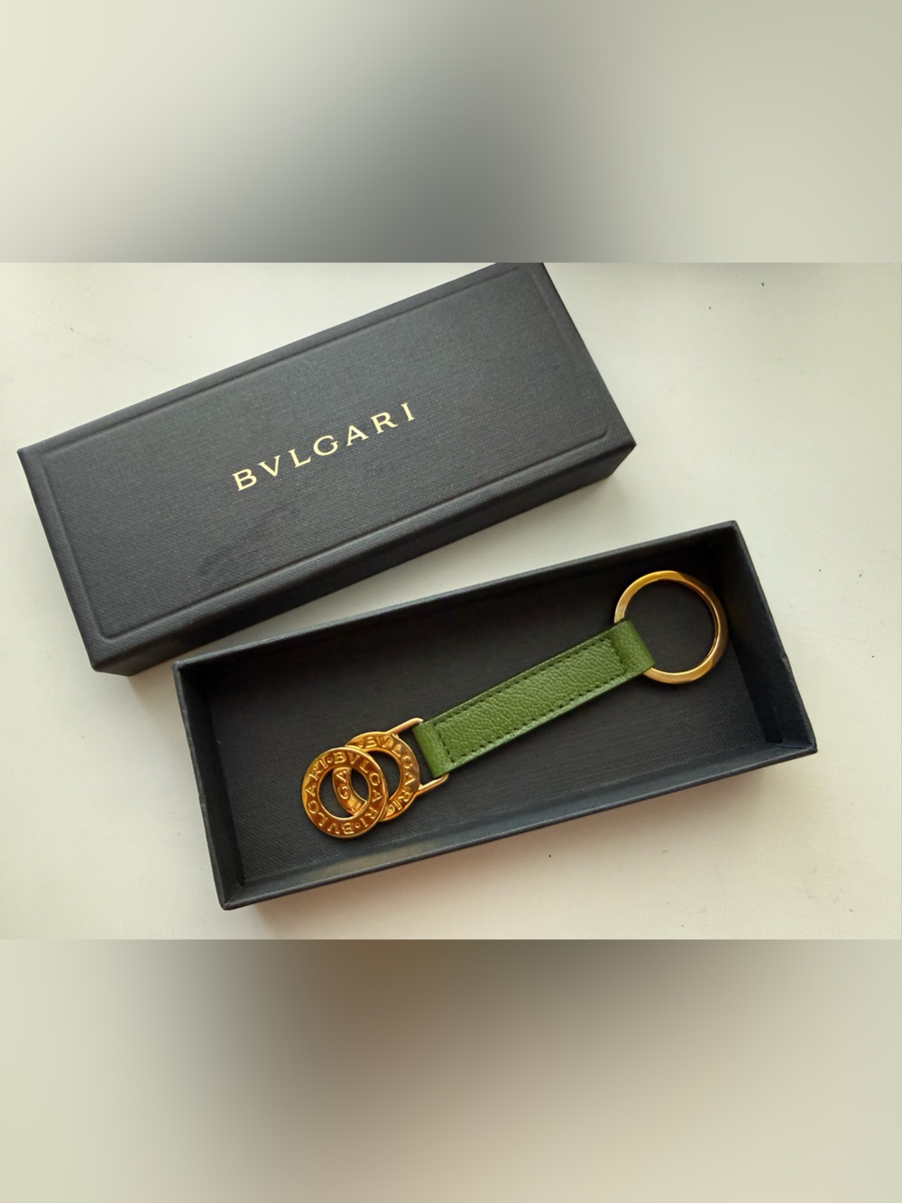 🔥 Rare BVLGARI Doppiotondo Green Leather key ring with gold-toned hardware